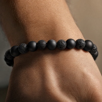 Bracelet Énergie, Pierre de Lave & Onyx Noir — bracelet-wrist-detail