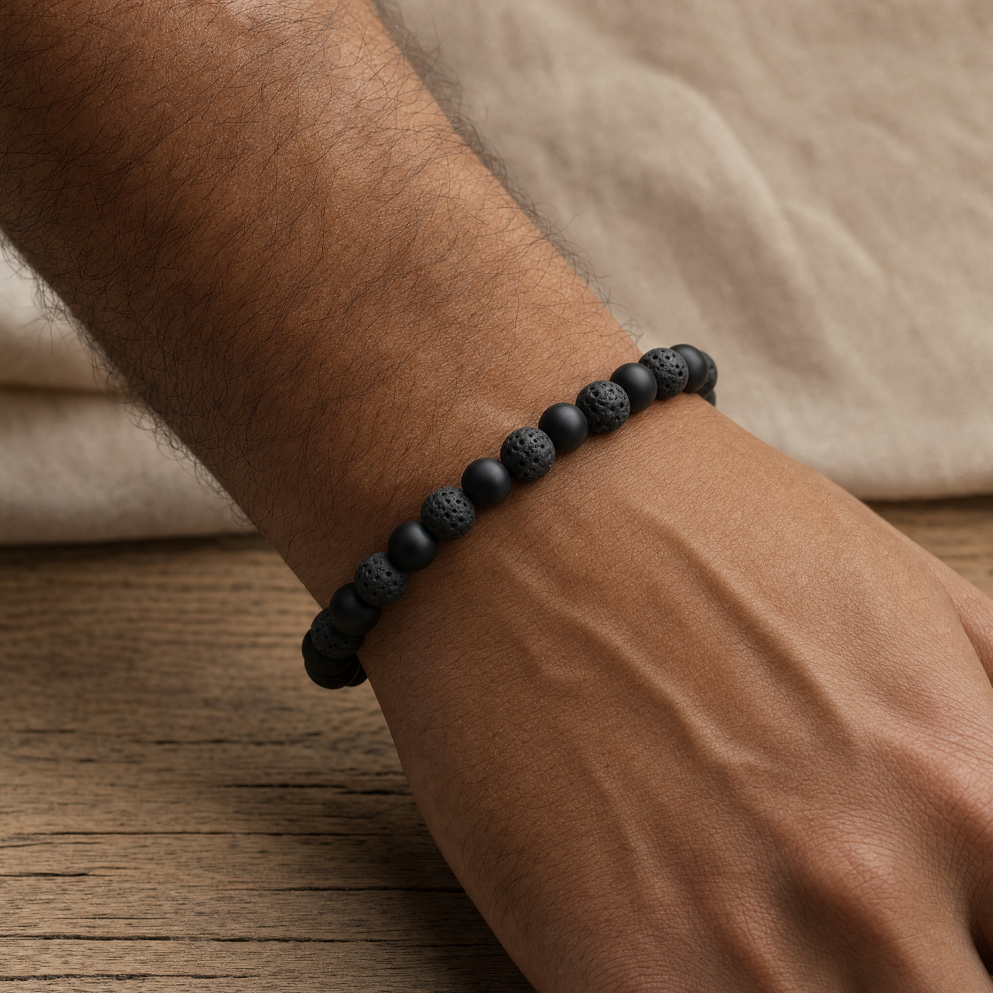 Bracelet Énergie, Pierre de Lave & Onyx Noir — bracelet-wrist